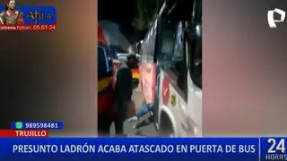 Trujillo: presunto ladrón queda atrapado en la puerta de un autobús al intentar huir