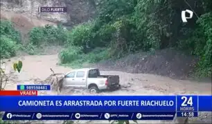 Vraem: Camioneta es arrastrada por fuerte riachuelo