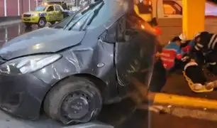 Auto se despista por fuerte llovizna en la Panamericana Sur