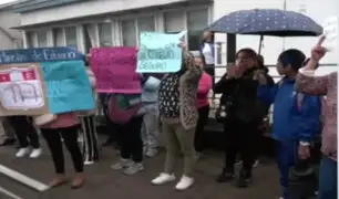 ¡Más seguridad! padres exigen colocación de cerco perimétrico en colegio de VMT por constantes robos