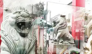 Colocan urnas en Leones Fu de la calle Capón por constantes robos de esferas de las estatuas