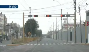 Paraderos de la Av. Canadá lucen vacíos en medio del primer día de paro