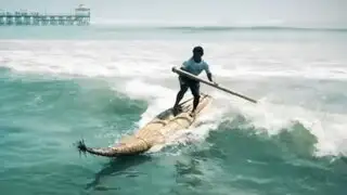 La historia del joven peruano que surfea en un caballito de totora