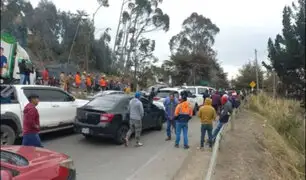 Mineros artesanales bloquean carretera en La Libertad: decenas de autos, buses y camiones están varados