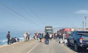 Bloqueos en la Panamericana Sur: 40% de flota de buses interprovinciales y camiones está paralizada