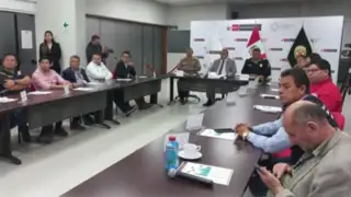 Ministro Santiváñez se reunió con alcaldes cuyos distritos se mantienen en estado de emergencia