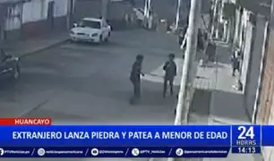 Huancayo: Extranjero lanza piedra a escolar y lo patea en el suelo