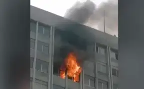 Cercado de Lima: pánico por incendio en edificio de avenida Abancay