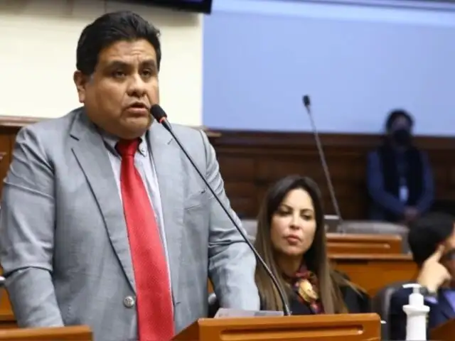 Juan Burgos señala que Pdte. del Congreso obstruye pedido de facultades investigadoras a Comisión de Fiscalización