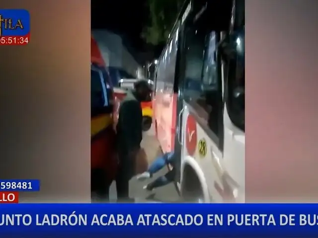 Trujillo: presunto ladrón queda atrapado en la puerta de un autobús al intentar huir