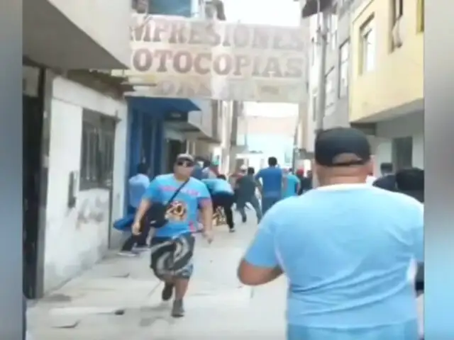 ¿Falsos hinchas? Vándalos con camisetas de Sporting Cristal atacan viviendas en pasaje de SMP