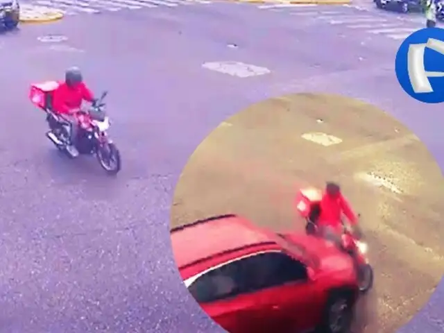 Conductor se pasa la luz roja y arrolla a motociclista delivery en Miraflores