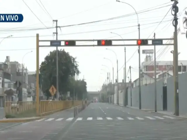 Paraderos de la Av. Canadá lucen vacíos en medio del primer día de paro