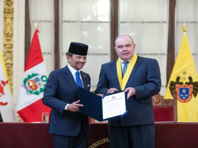 Rafael López Aliaga entrega las llaves de la ciudad y declara ‘huésped ilustre’ al Sultán de Brunei