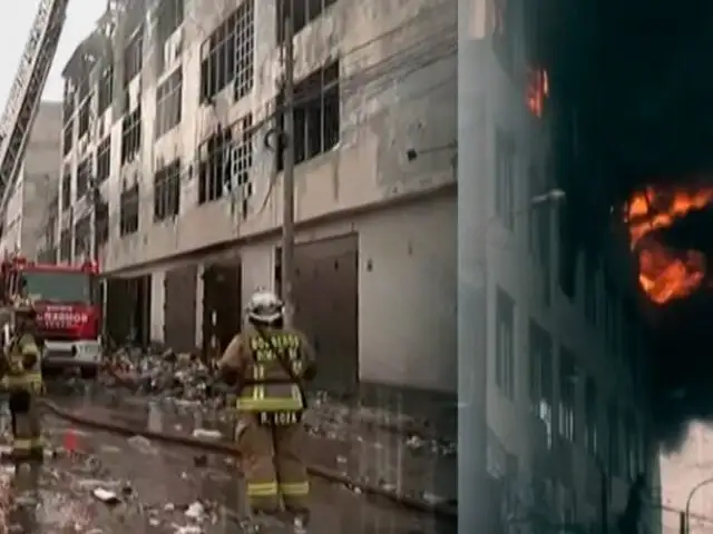 Cercado de Lima: bomberos continúan trabajando tras incendio que consumió almacén