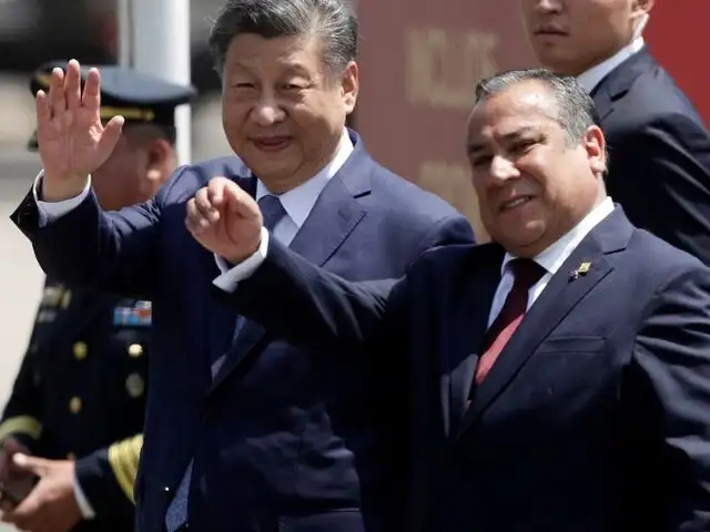 APEC: decenas de ciudadanos chinos recibieron al presidente Xi Jinping en su visita a Perú