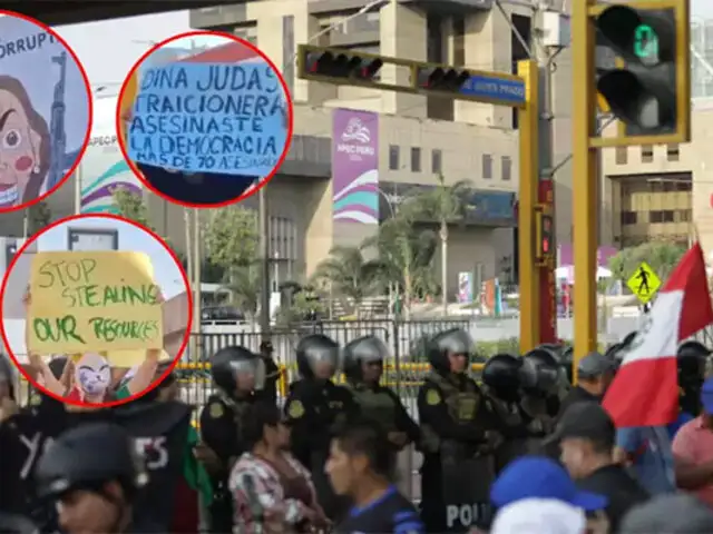 Protestan con carteles en inglés: buscan hacer conocer sus reclamos a extranjeros de APEC