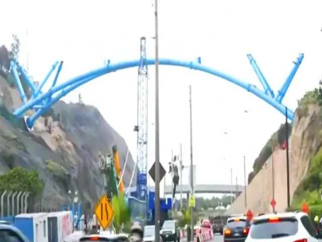 Ofrecieron obra para octubre y aún no instalan puente en la bajada Armendáriz de Miraflores