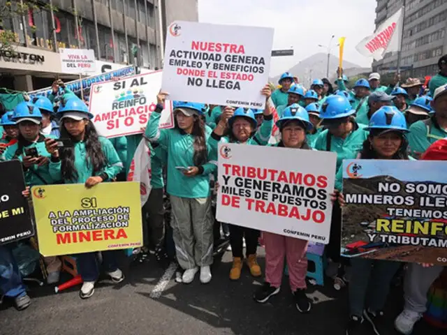 Miles de mineros informales protestan a las afueras del Congreso exigiendo se amplíe el Reinfo