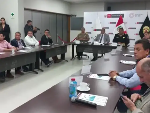 Ministro Santiváñez se reunió con alcaldes cuyos distritos se mantienen en estado de emergencia