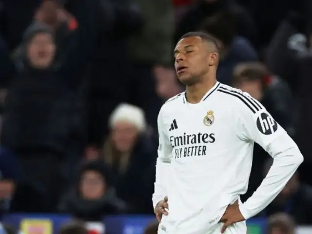 Mbappé bajo fuego: penalti fallado desató críticas y memes en Anfield