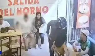 Asalto en pizzería de SJM: delincuente roba celulares y billeteras frente a menores