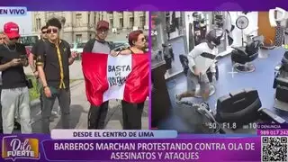 Gremio de barberos protesta frente al Poder Judicial pidiendo justicia y más seguridad