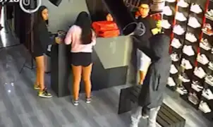 Asaltan tienda en VES: sospechan complicidad de clientas que no fueron despojadas de sus pertenencias