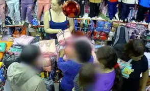 La Victoria: “tenderas” usan niña para robar en tienda de ropas