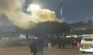 Alarma durante encendido de árbol navideño en Juliaca: fuegos artificiales provocan incendio