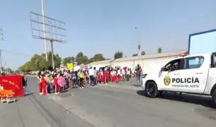 Lambayeque: padres de familia y escolares bloquean avenida exigiendo terminen obras en colegio