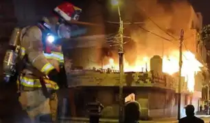 Incendio consumió todo el segundo piso de una vivienda en San Borja