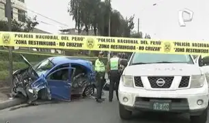 Trágico accidente en Independencia: 2 muertos y varios heridos deja choque de vehículo contra poste