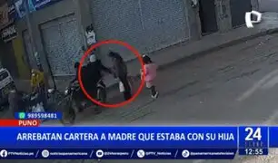 Puno: Delincuentes arrebatan cartera a madre que estaba con su hija