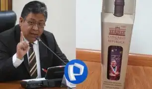 ¿Vino con su rostro? Jorge Flores sorprende con peculiar regalo navideño en el Congreso