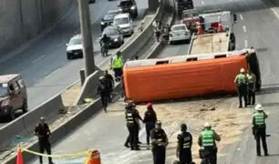 Tragedia en Puente Piedra: choque entre 'anconero' y auto deja un muerto y seis heridos