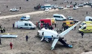 Avión se estrella en Kazajistán: sistema antimisiles ruso habría ocasionado accidente