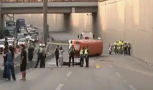 Cobrador fallece tras despiste de cúster "Anconero" en Panamericana Norte: chofer tenía 18 papeletas