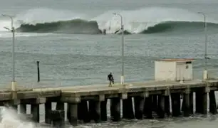 Con olas de más de 2 metros de altura: oleaje deja dos muertos y viviendas destruidas en Ecuador