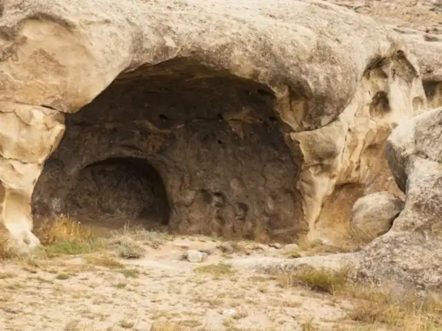 Impresionante hallazgo en Egipto: Descubren puerta de un templo ptolemaico junto al Nilo