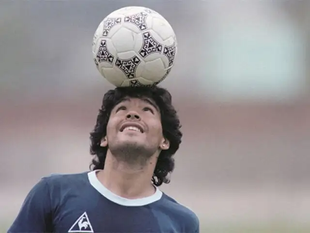 Subastan camiseta de Ronaldo de final del Mundial 98 y cabello de Maradona