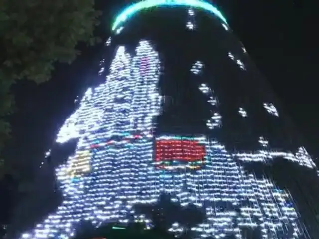 Encienden árbol de navidad en el Circuito Mágico del Agua