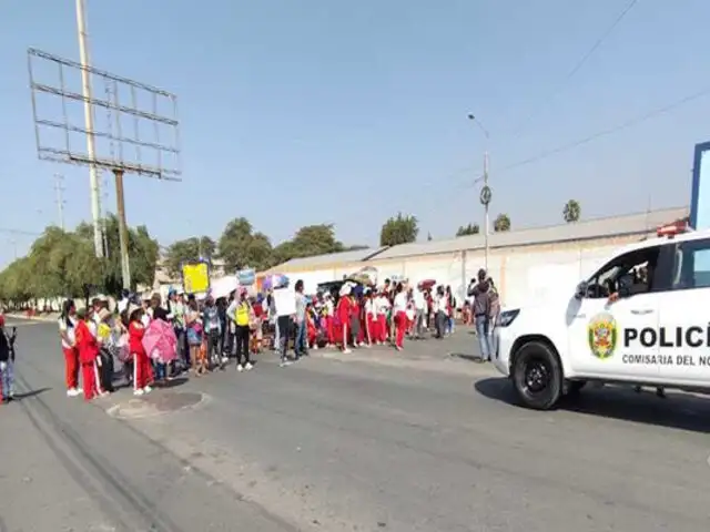 Lambayeque: padres de familia y escolares bloquean avenida exigiendo terminen obras en colegio