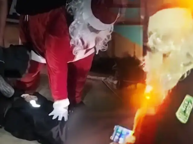 Papá Noel captura a un ladrón de celulares: Era un menor de edad