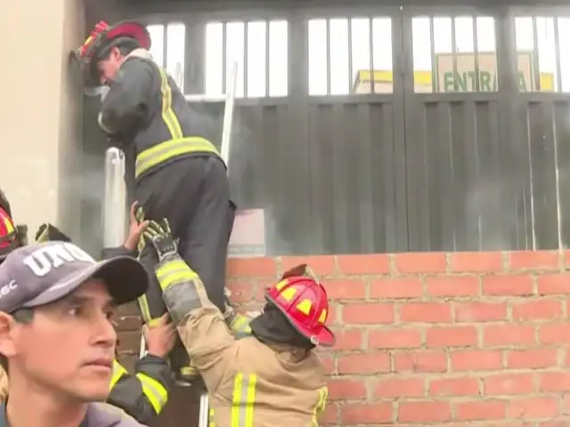 Centro de Lima: alarma por amago de incendio en Mesa Redonda