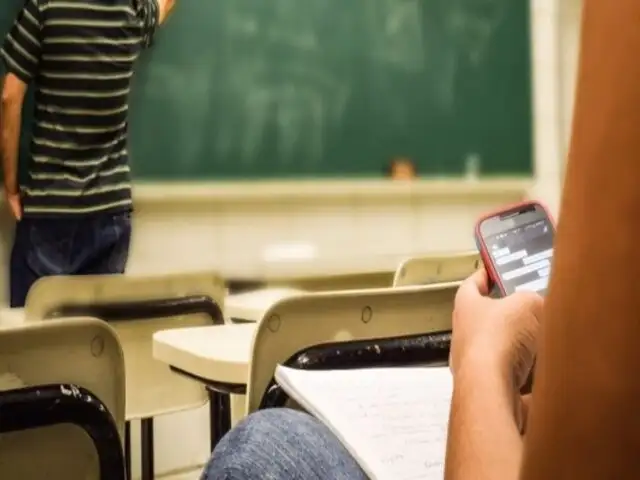 Brasil: aprueban ley que prohíbe uso de celulares en escuelas de primaria y secundaria