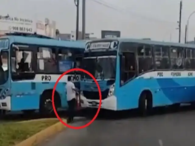 Guerra de "Los Chinos": choferes se insultan y rompen lunas de buses por ganar pasajeros