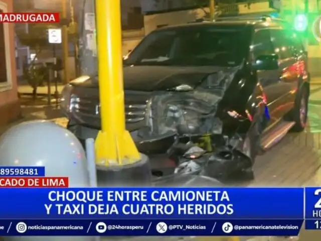 Cercado de Lima: Choque entre camioneta y taxi deja 4 heridos