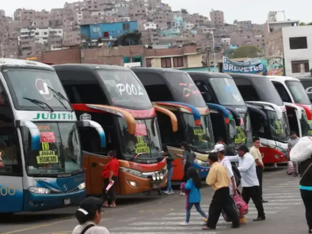 Precios de pasajes suben en Terminal de Yerbateros por Navidad