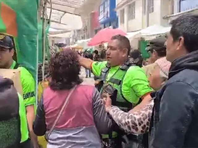 Huancayo: falta de puestos en feria navideña desata fuerte enfrentamiento entre comerciantes